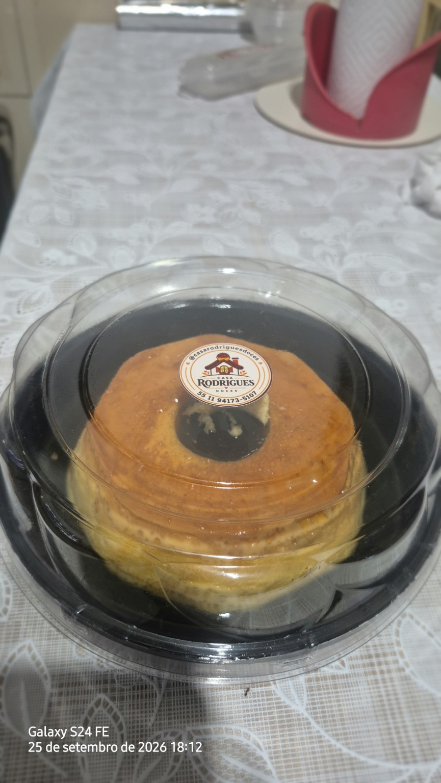 Pudim de 500 ml da Casa Rodrigues Doces, na embalagem